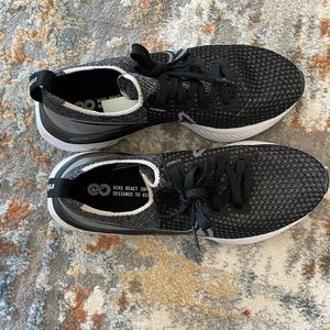 Nike infinity react  fly knit like new!